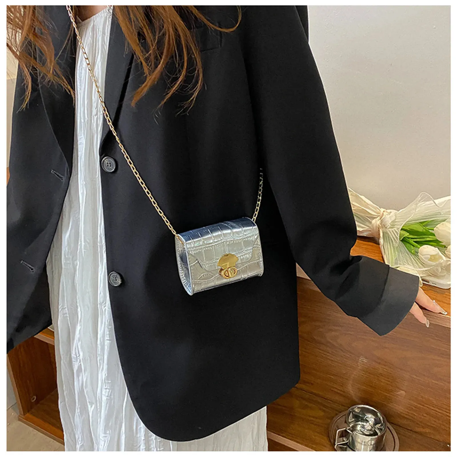 Koreanischen Stil Leder Helle Oberfläche Schulter Kette Mini Umhängetasche Mode Metall Schnalle Kleine Brieftasche Lippenstift Tasche_voghion.com