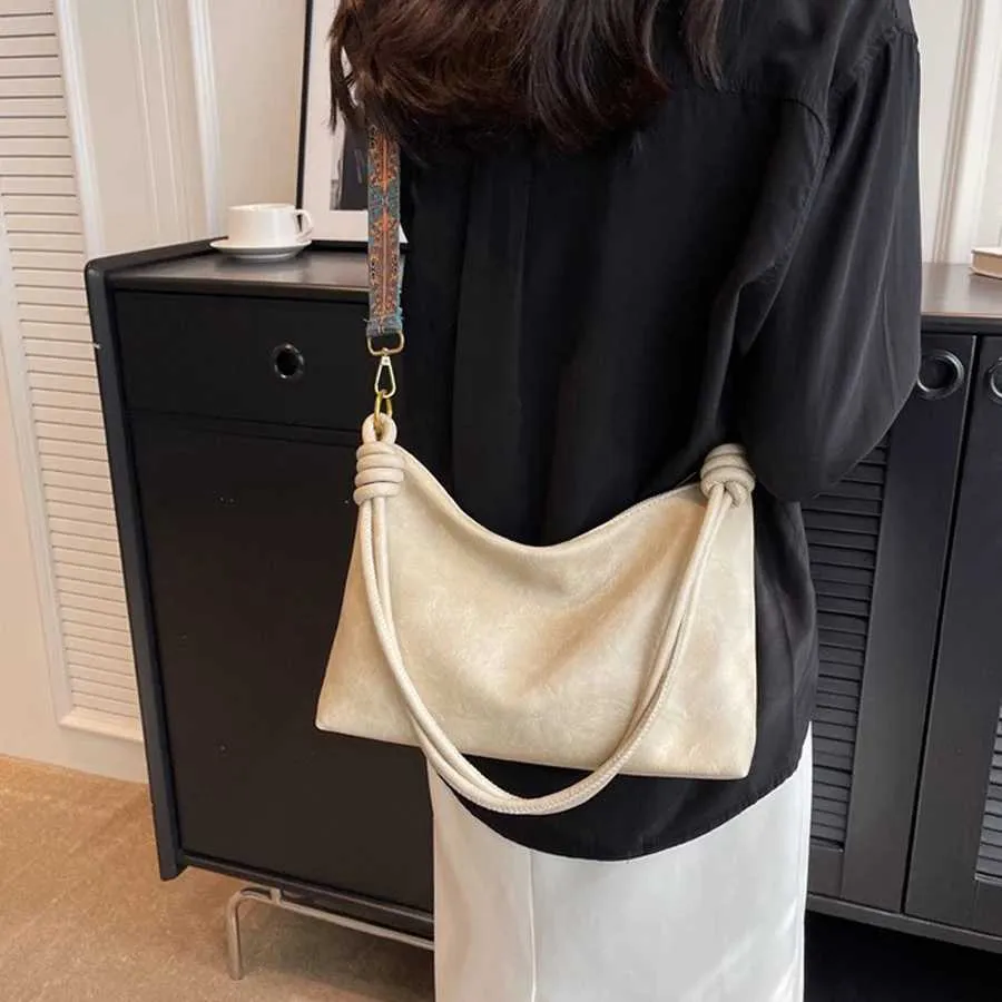 Borsa a tracolla da donna con texture in pelle morbida geometrica_voghion.com