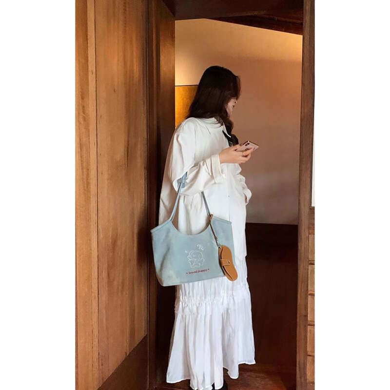Borsa a mano da pendolare di grande capacità da donna_voghion.com