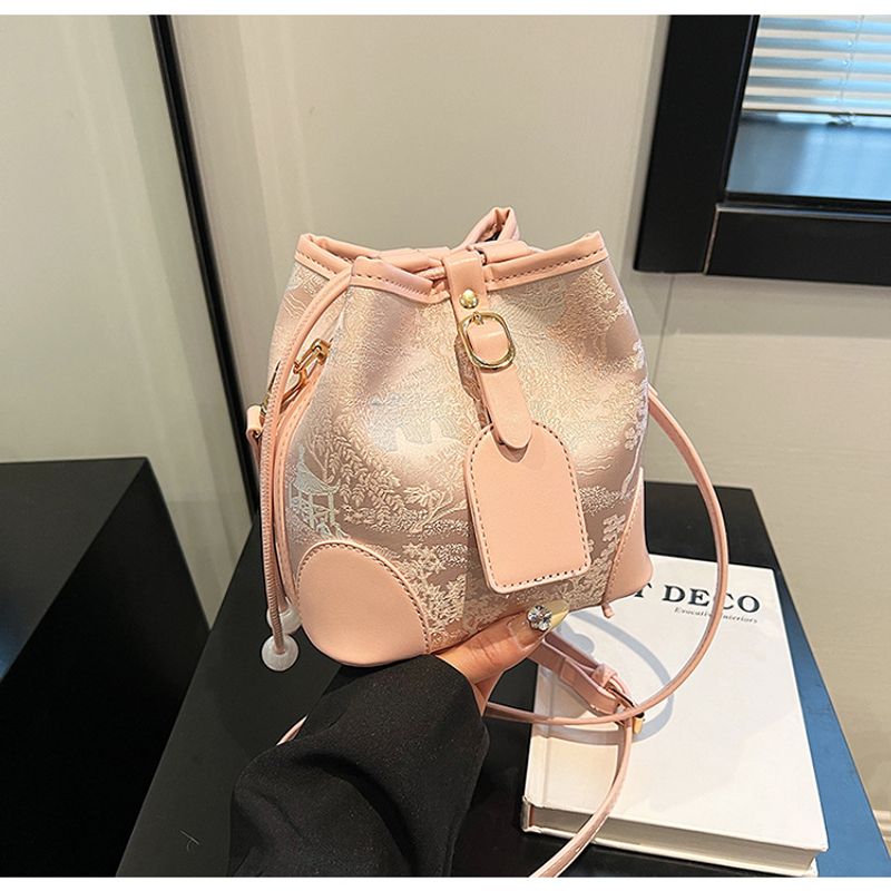 Bestickte kleine Tasche für Damen 2024 Neue trendige, einfache und vielseitige Beuteltasche, Cheongsam, Schultertasche,_voghion.com