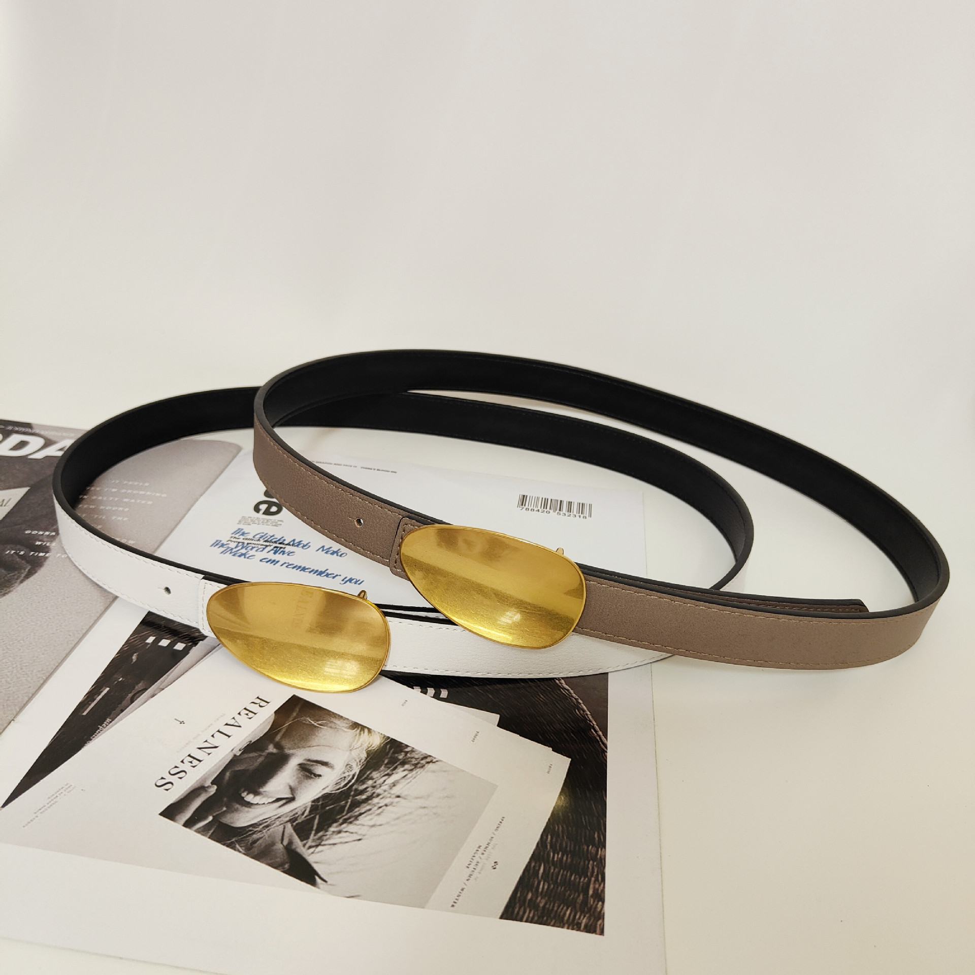Cinto feminino em couro legítimo com fivela oval minimalista_voghion.com