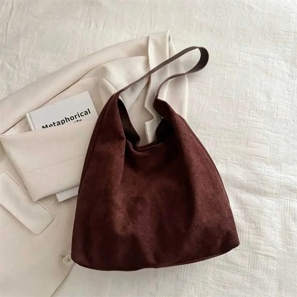 Borsa da designer Borsa da viaggio alla moda retrò in pelle scamosciata grande capacità alla moda per biancheria intima semplice borsa a tracolla Y241115_voghion.com