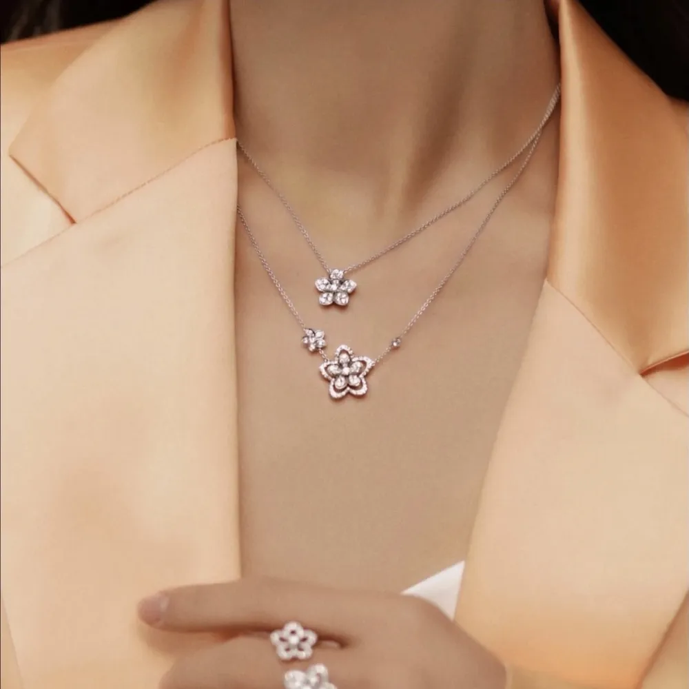 Sterling Silver Five-petal Flower Necklace With Zircon For Her_voghion.com