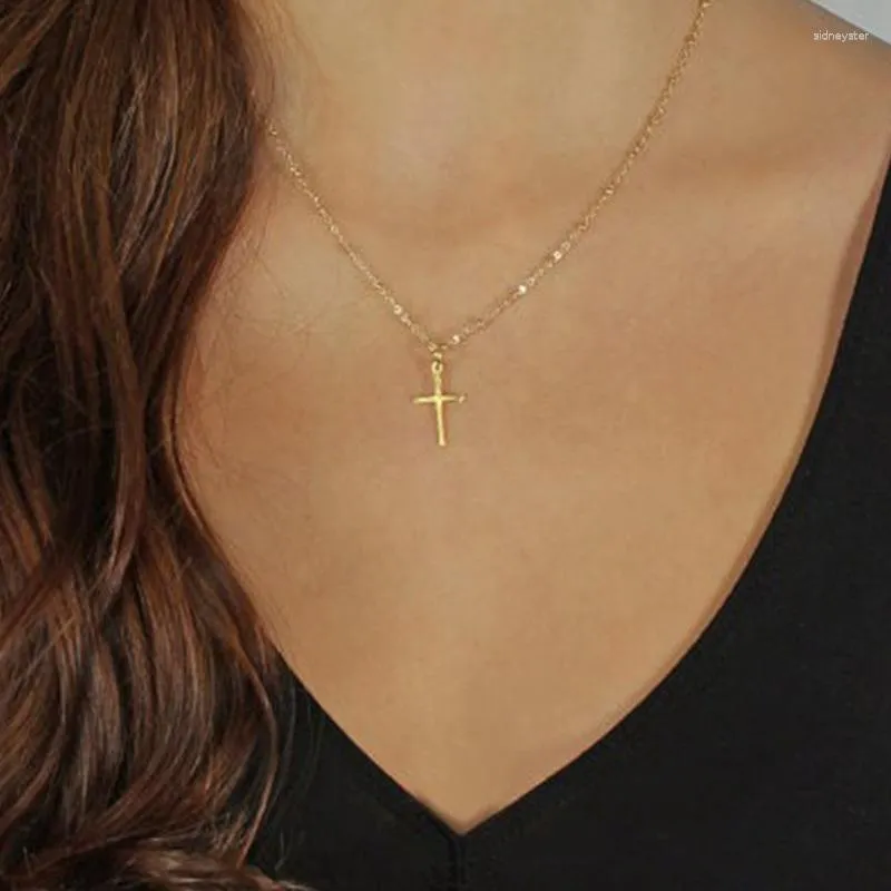 Collane con ciondolo Collana con croce in oro estivo Piccoli gioielli religiosi_voghion.com