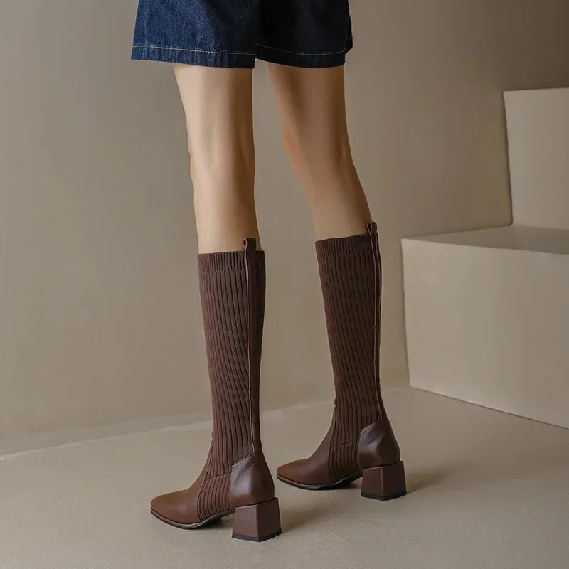 Calzini al ginocchio da donna in tessuto elastico lavorato a maglia PU stivali lunghi da donna con punta quadrata e tacchi alti 241024_voghion.com