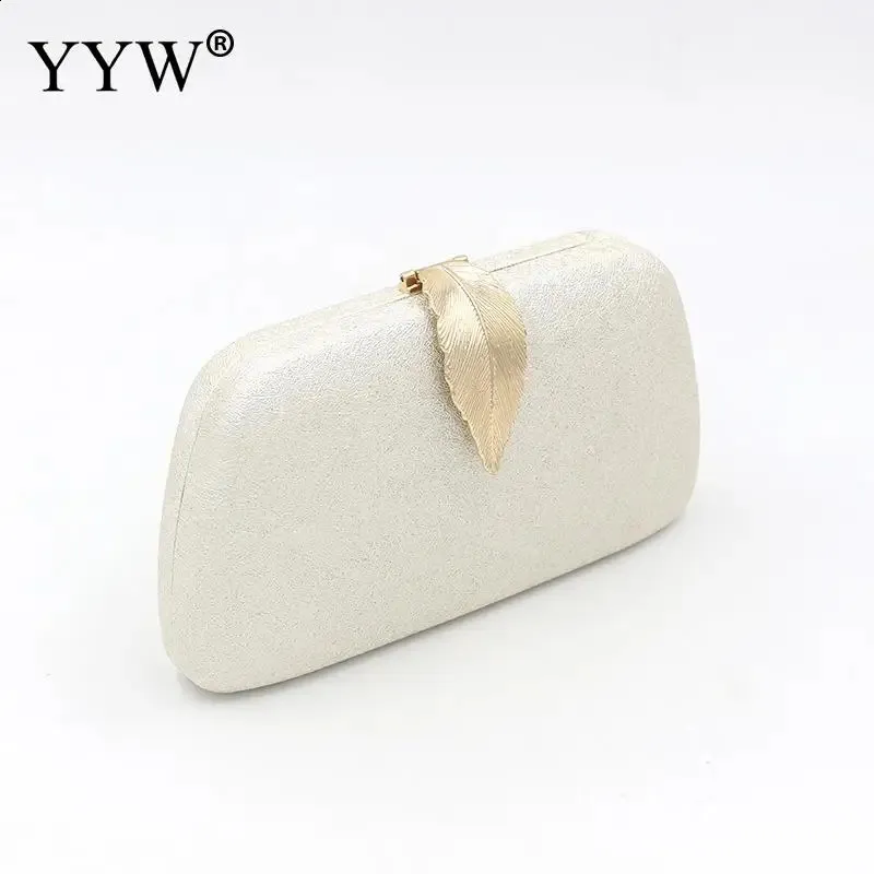 Bolsa de mão de cetim branco com fivela de folha de metal para mulheres 24 Moda feminina Bolsa de festa para bolsas de noiva_voghion.com