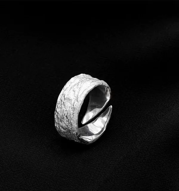 Ready Stock 2024 Herren Sommer Neue Mode Personalisierte Retro Fehler Designer Original Dark Wind Hammer Ring Großhandel_voghion.com