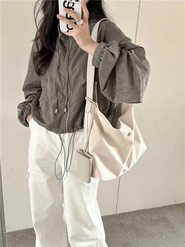 Women's Nylon Shoulder Bag Large Capacity Leisure Commuter Style_voghion.com