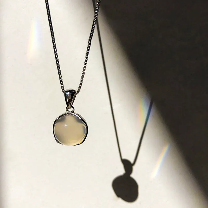 Colliers à pendentif élégants en pierre de lune ronde blanche pour femmes, ras du cou à fleurs vintage, chaîne de clavicule, bijoux de fête_voghion.com
