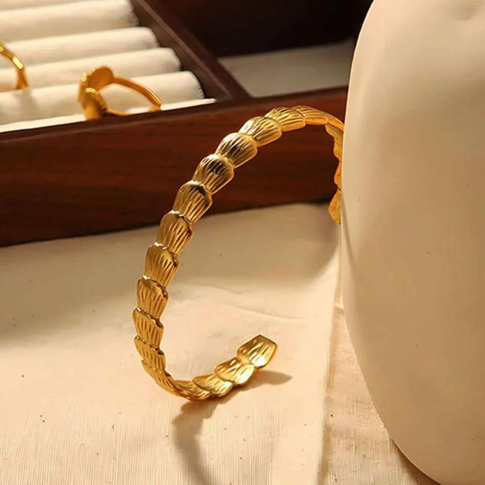 Brazalete de concha con banda abierta, brazalete de acero inoxidable para mujer, joyería minimalista, sencilla y elegante, para playa y verano_voghion.com