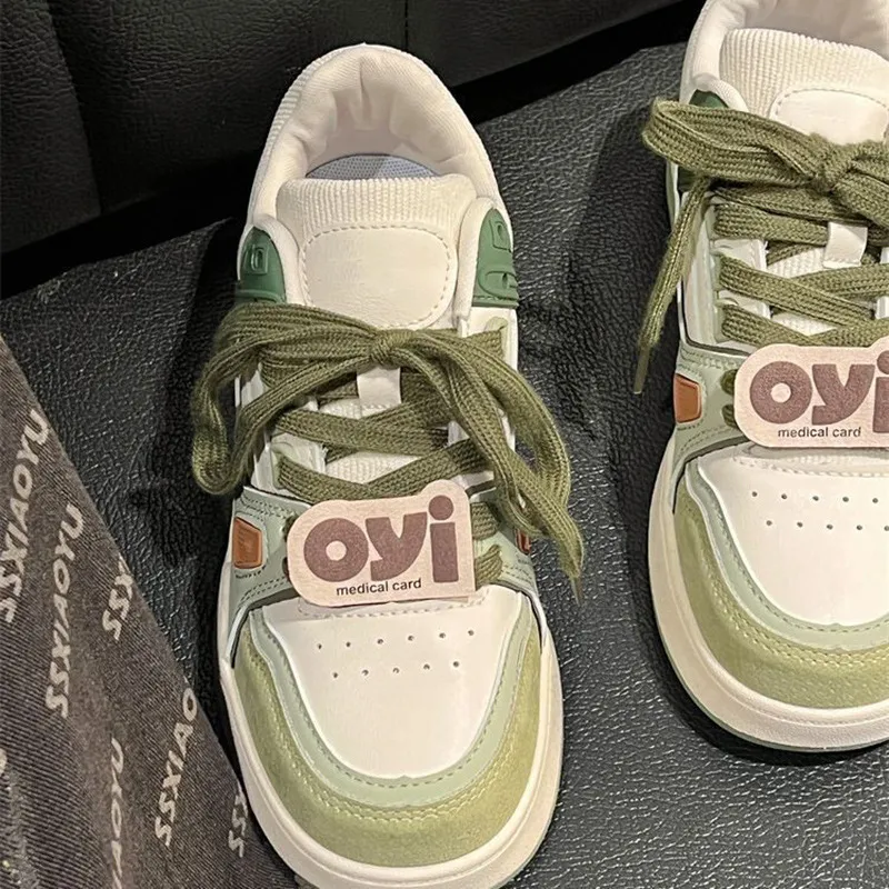 Chaussures blanches printemps-automne, design tendance, style féminin, semelles fines, collégiennes_voghion.com