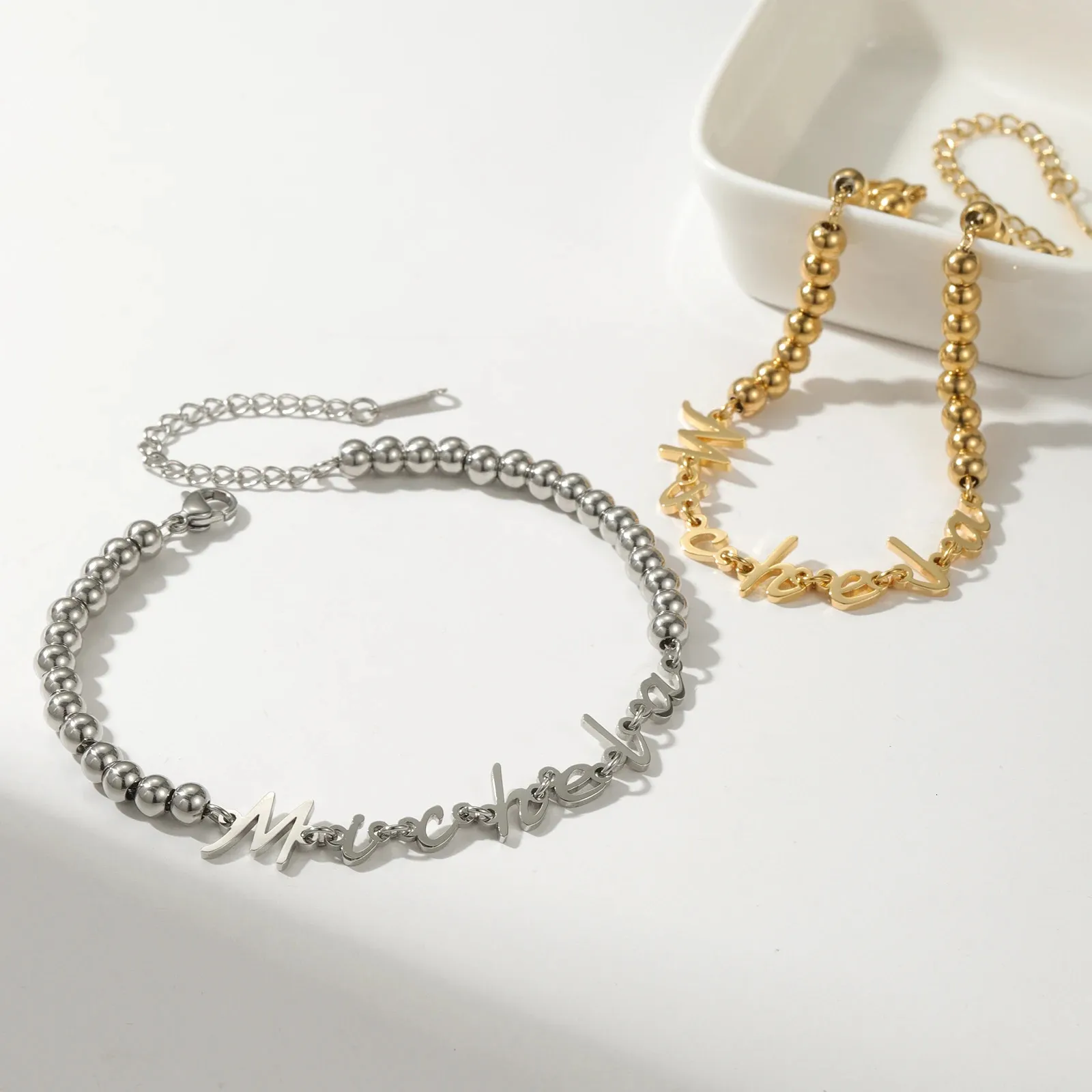 Braccialetto con perline con nome monogrammato personalizzato, gioielli per ragazze placcati in oro di alta qualità in acciaio inossidabile_voghion.com
