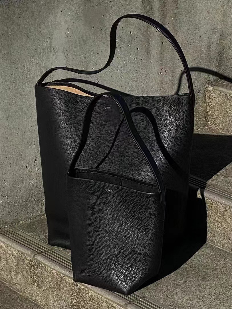 The Row, fascia media a secchiello in vera pelle con pelle di vacchetta per l'autunno inverno, borsa tote di piccola e grande capacità_voghion.com