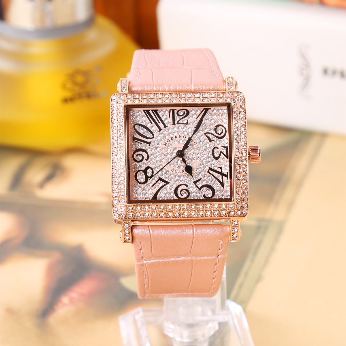 Orologio al quarzo da studente di moda versatile con scala digitale da donna in oro rosa con diamanti quadrati pieni_voghion.com