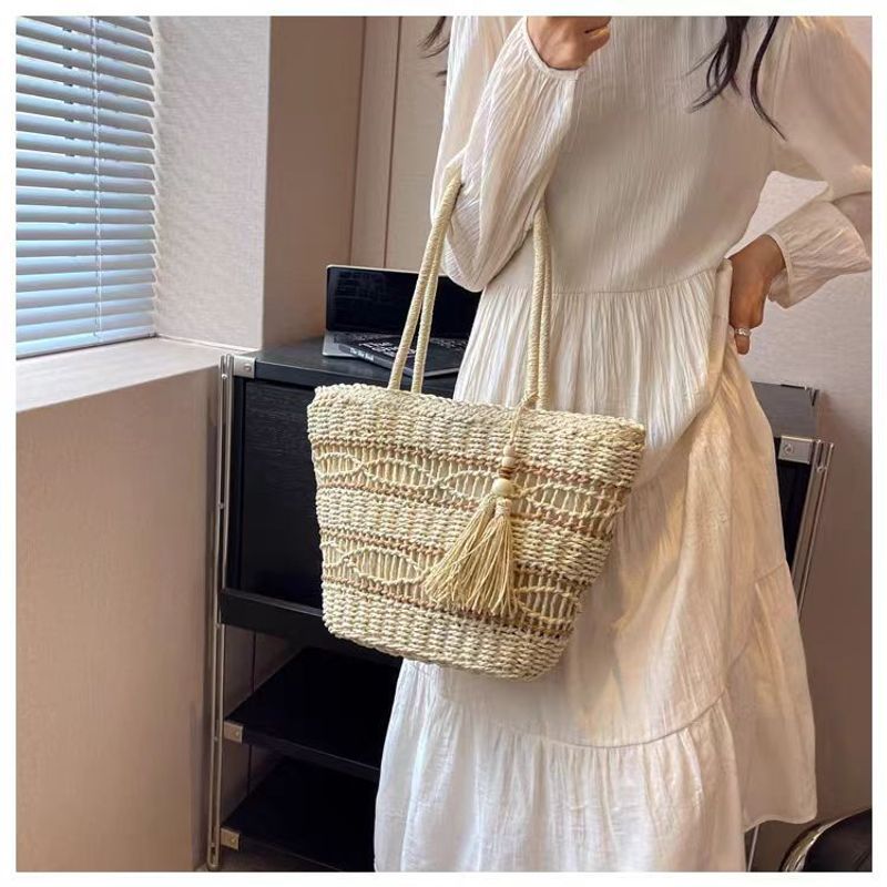 Damen Umhängetasche aus hohlem Papierseil gewebte modische grasgewebte Tasche, lässige Damentasche Strandtasche große_voghion.com