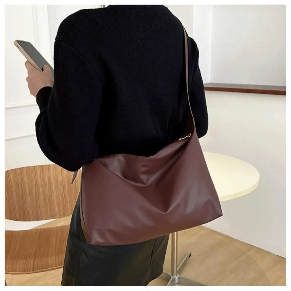 Grande capacidade ombro couro PU mensageiro deslocamento casual uso axila moda bolsa totes handba241108_voghion.com