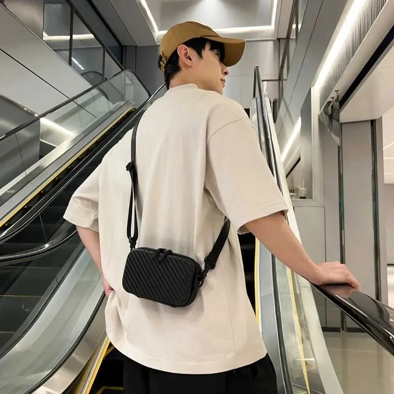 Semplice e leggero, unisex, alla moda, a righe diagonali, borsa a tracolla morbida in pelle PU, con conchiglia pressata, da uomo, messenger Ba241021_voghion.com