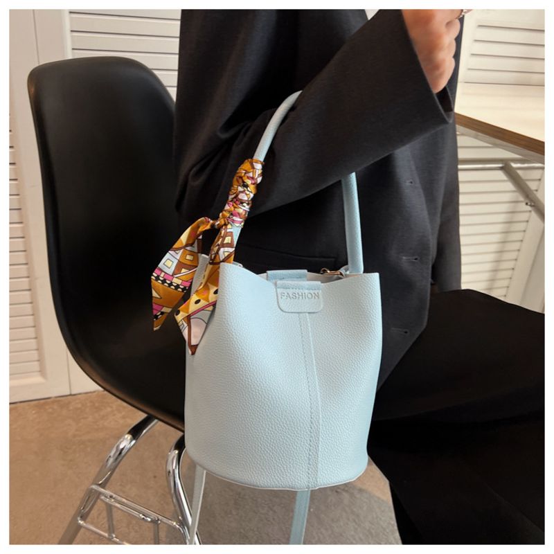 Nuovo per le donne alla moda e di alta qualità sciarpa di seta semplice borsa a tracolla secchiello tenuta a mano_voghion.com