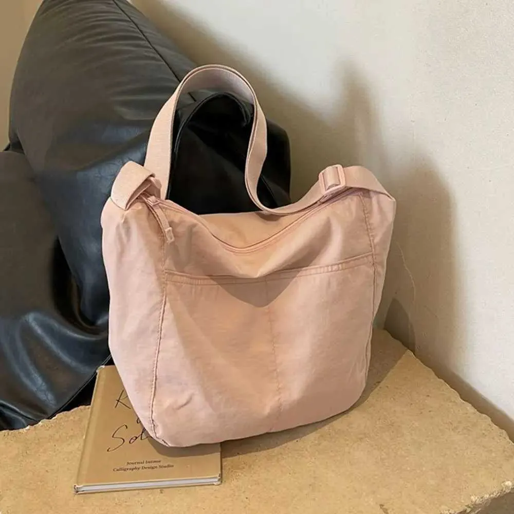 Naisten Tyttöjen Olkapäälle Kantavat Muodikkaat Yksiväriset Nylon Laukut Ulkoilu Matkailu Erittäin Suuret Laukut C241104_voghion.com
