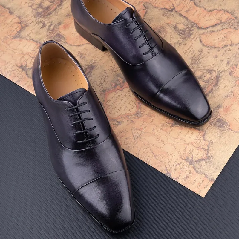 Chaussures Oxford noires pour homme, élégantes et de haute qualité, en cuir véritable, faites main. Idéales pour le bureau ou les soirées formelles._voghion.com