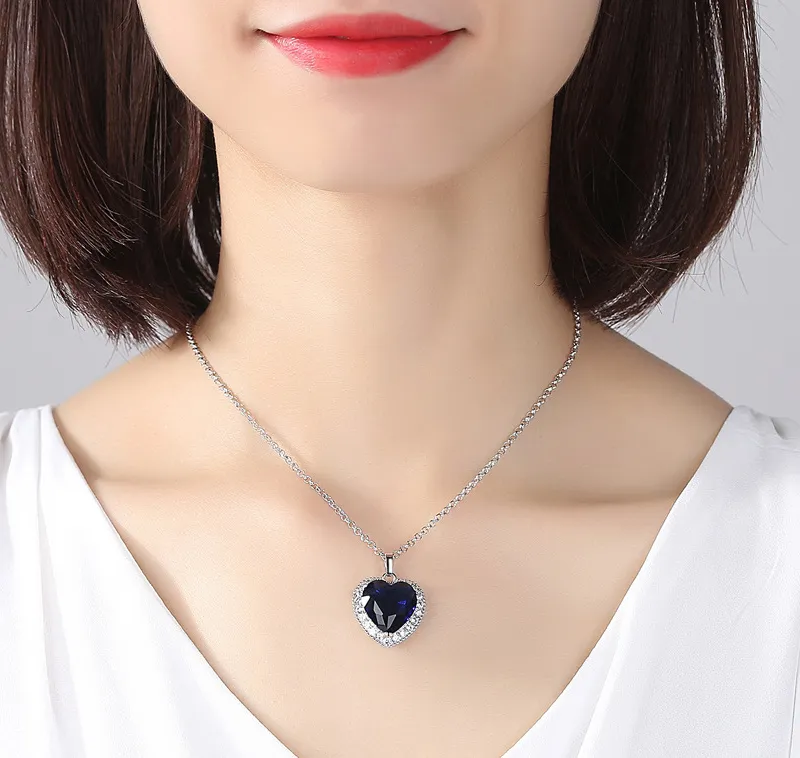 Collana con pendente a cuore titanic cuore dell'oceano blu_voghion.com