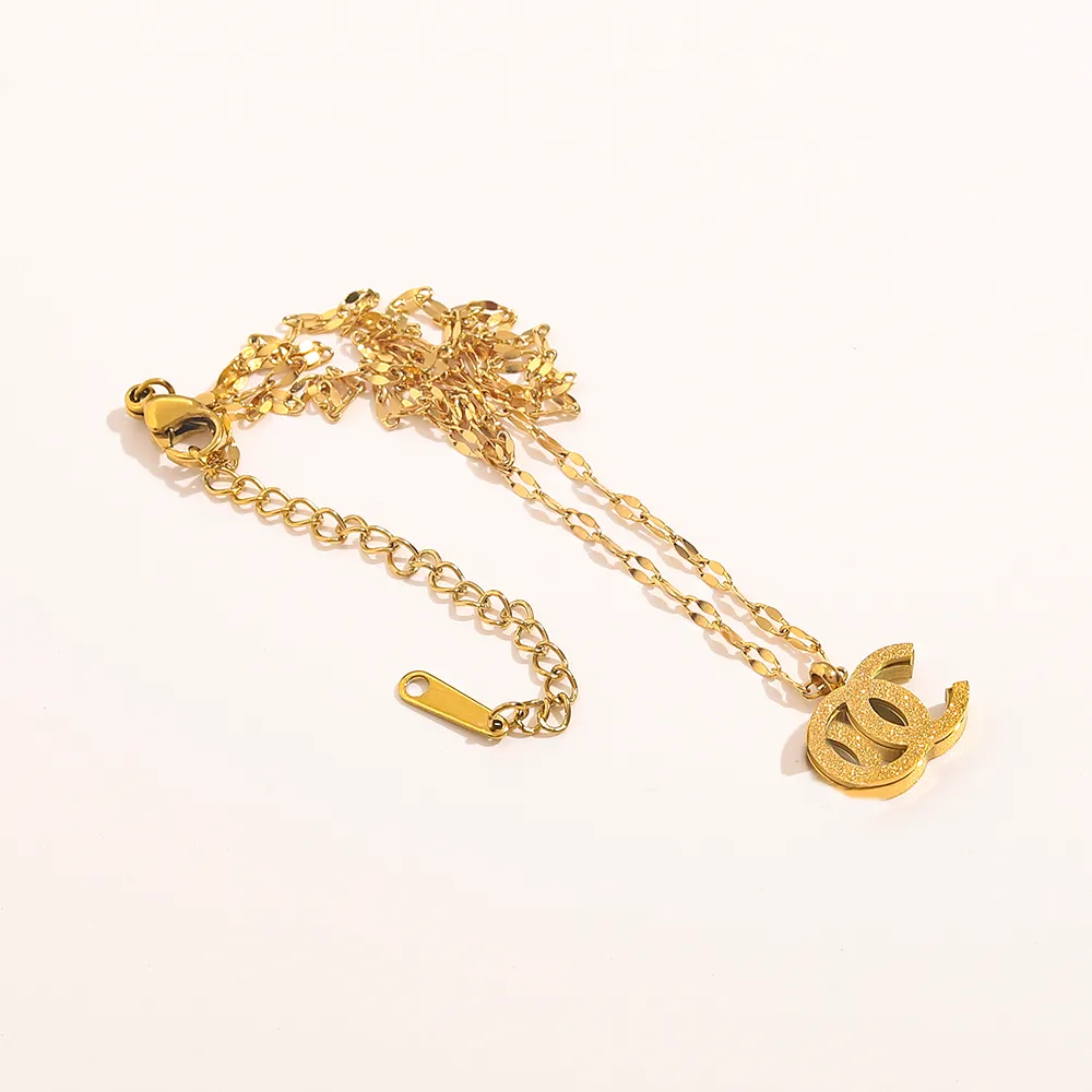 Collar de diseñador de moda para mujer, gargantilla, cadena colgante, collar de letras de acero inoxidable chapado en oro, joyería llamativa_voghion.com