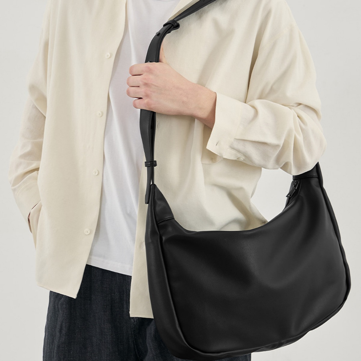 Corea del Sur Color sólido 2024 nuevo bolso de viaje para el aula de un hombro de gran capacidad de cara suave, bolso cruzado único_voghion.com