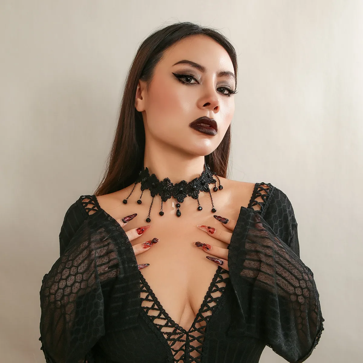 Ketten dunkler Stil Gothic Rose Blumenspitze Choker Halskette für Frauen Schwarz Acryl Tropfen Anhänger Quaste Kragen Lolita_voghion.com