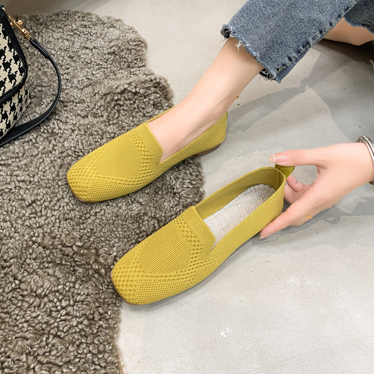 Flache Loafer mit quadratischem Kopf und einfarbiger Damensohle_voghion.com