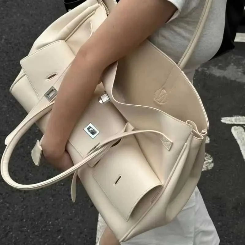 2025 Neue Rodeo Stilvolle einfache Handtasche Damen Große Kapazität Umhängetasche Pendler Mode Crossbody Ba241216_voghion.com
