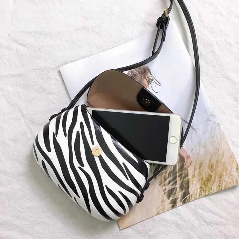Dames schoudertas van kunstleer in glanzende look_voghion.com
