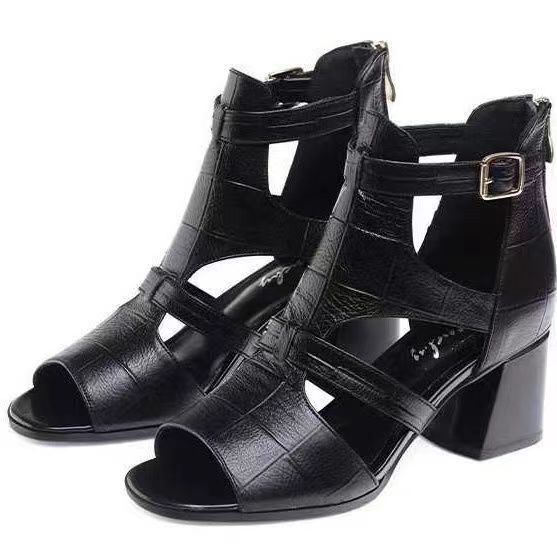 2024 Neue Fischmaul Römische Hohe Sandalen Damen Dicke Absätze Sommer Hohl Coole Kurze Stiefel Mittlerer Absatz Kunstleder_voghion.com