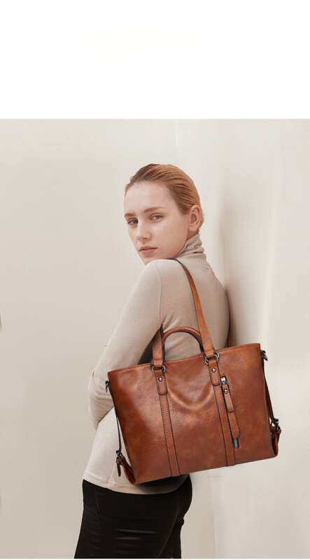 Large Capacity Oil Waxed Leather Women's Bag Simple Slanting Shoulder Handbag_voghion.com