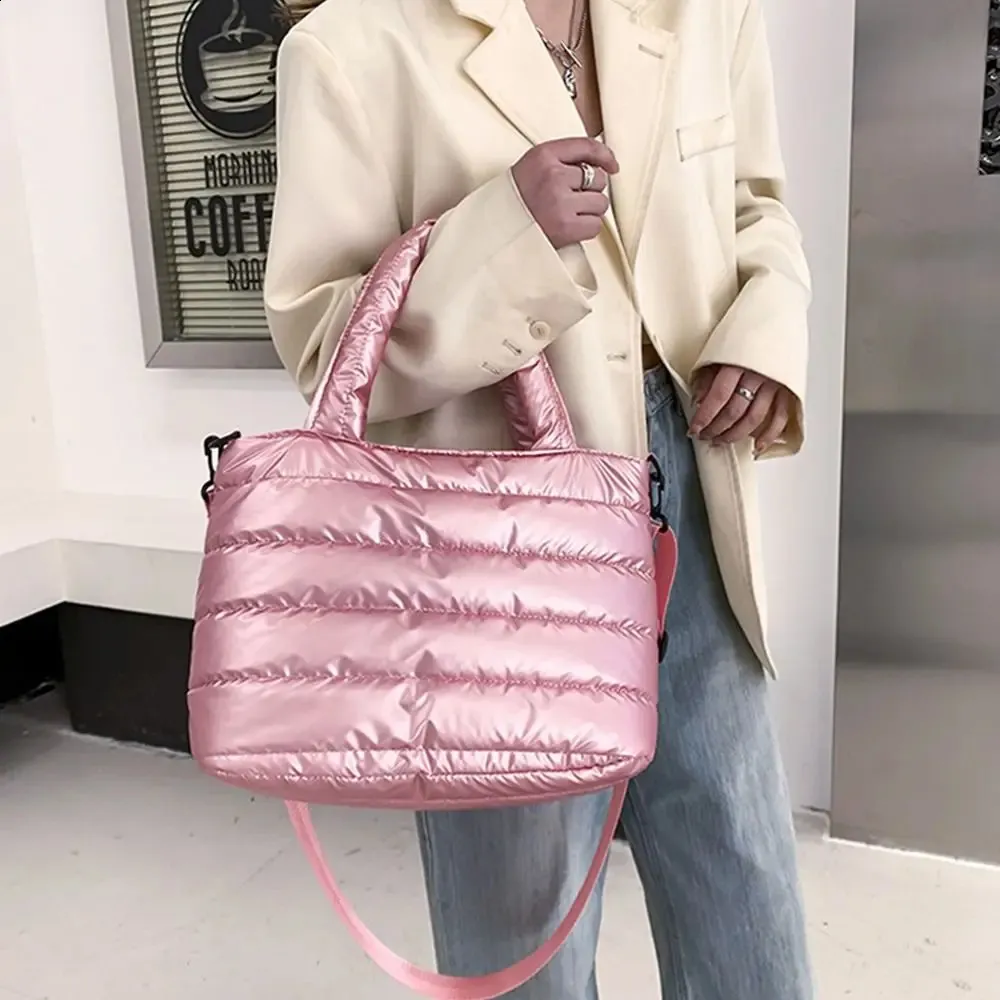 Bolsa tote puffer tiracolo acolchoada leve estofada transversal_voghion.com