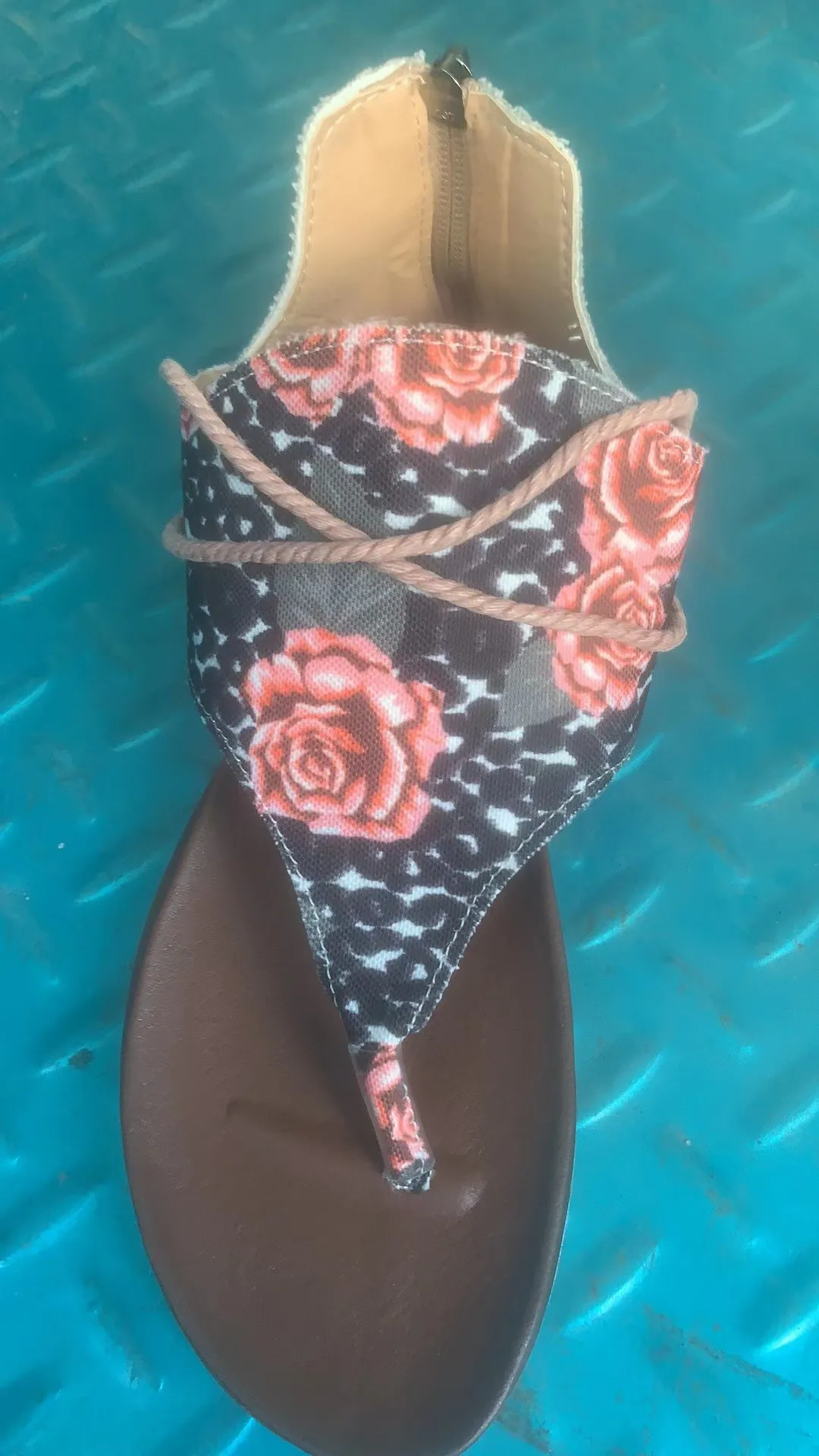 Dameklip på flatbunnet mesh-sandaler i romersk stil med T-e med leopardtrykk, fasjonable allsidige fritidssko_voghion.com