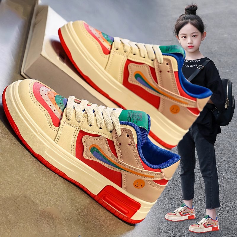 Spring And Summer New Children's Soft Soled Non Slip Fashionable Sneakers For Middle And Large Children And Girls With Matching Colors