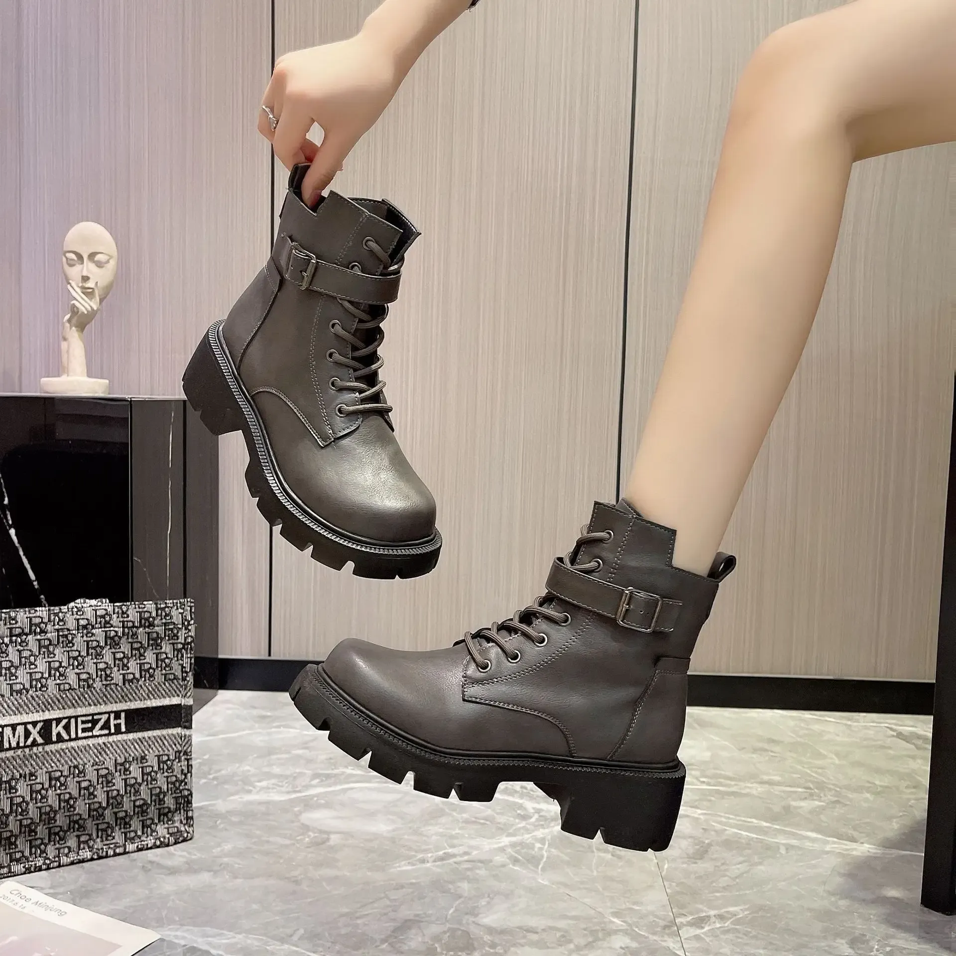 Botas cortas estilo británico para mujer, nuevas, de otoño/invierno, con cordones y cremallera, estilo motociclista, estilo retro, talla 43_voghion.com