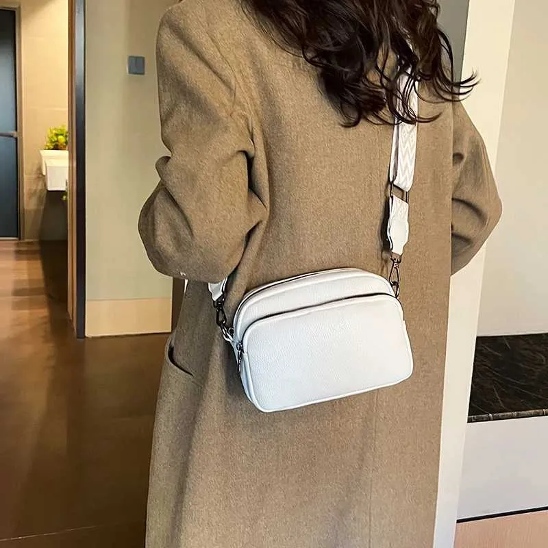 Stylish Women's Crossbody Shoulder Bag With Wide Strap And Pockets_voghion.com