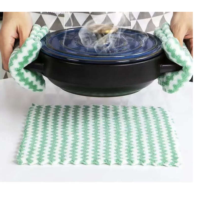 Il pile di corallo non è untuoso e non lascia pelucchi. Utilizzare strofinacci a strisce e panni per la pulizia con acqua cationica._voghion.com