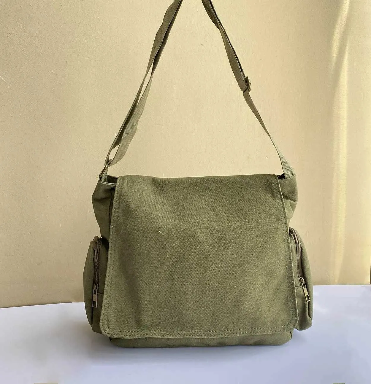 Canvas Shoulder Bag For Men Retro Style Lightweight Crossbody Bag_voghion.com