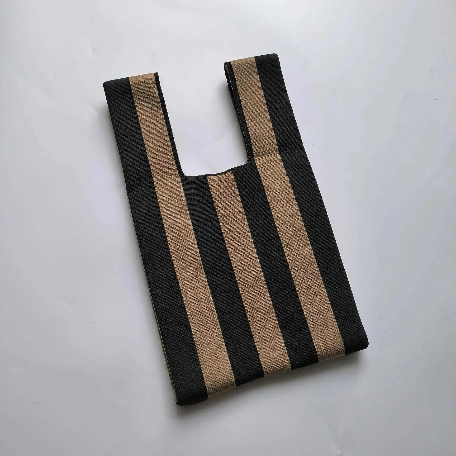 New Knitted Bag Striped Wool Text Twisted Handbag K-style Niche Design Complete Set Y241106_voghion.com