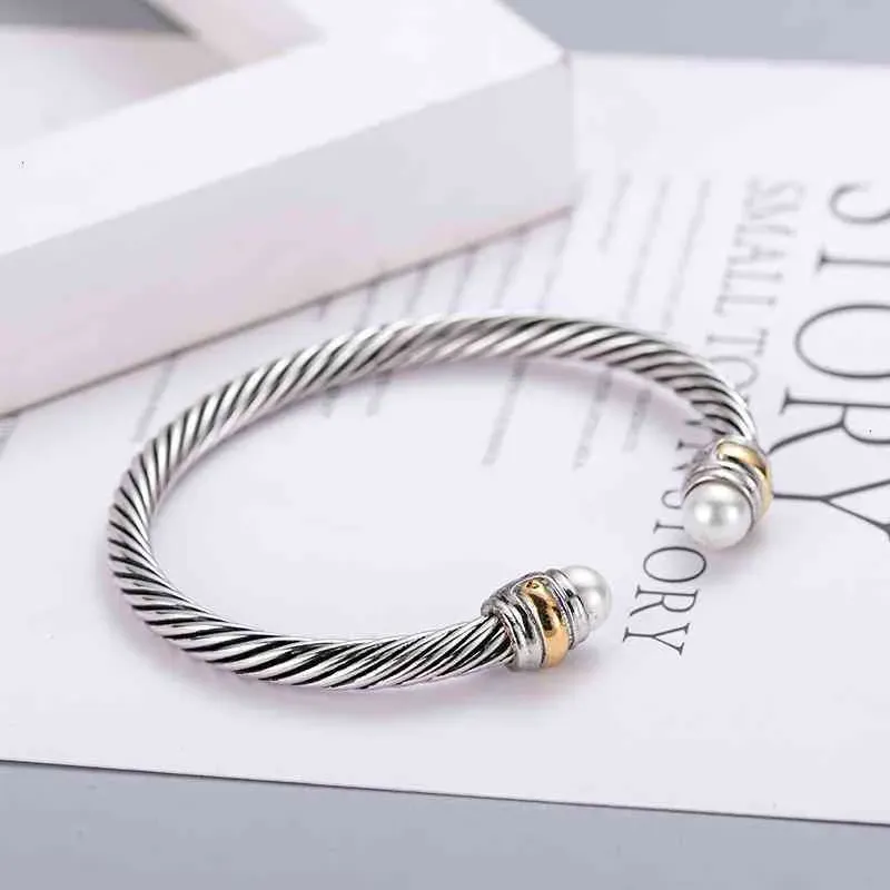 Twisted Cable Bangle Bracelet For Women Platinum Plated Jewelry_voghion.com