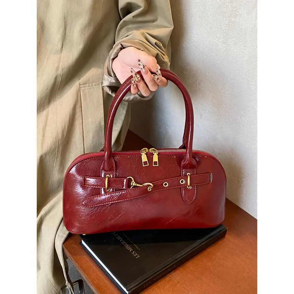 Vintage Frauen Pu Handtasche Festes Ölwachsleder Sofy Stachels Griff Pack Große Kapazität Weibliche Casual Pendler Crossbody_voghion.com