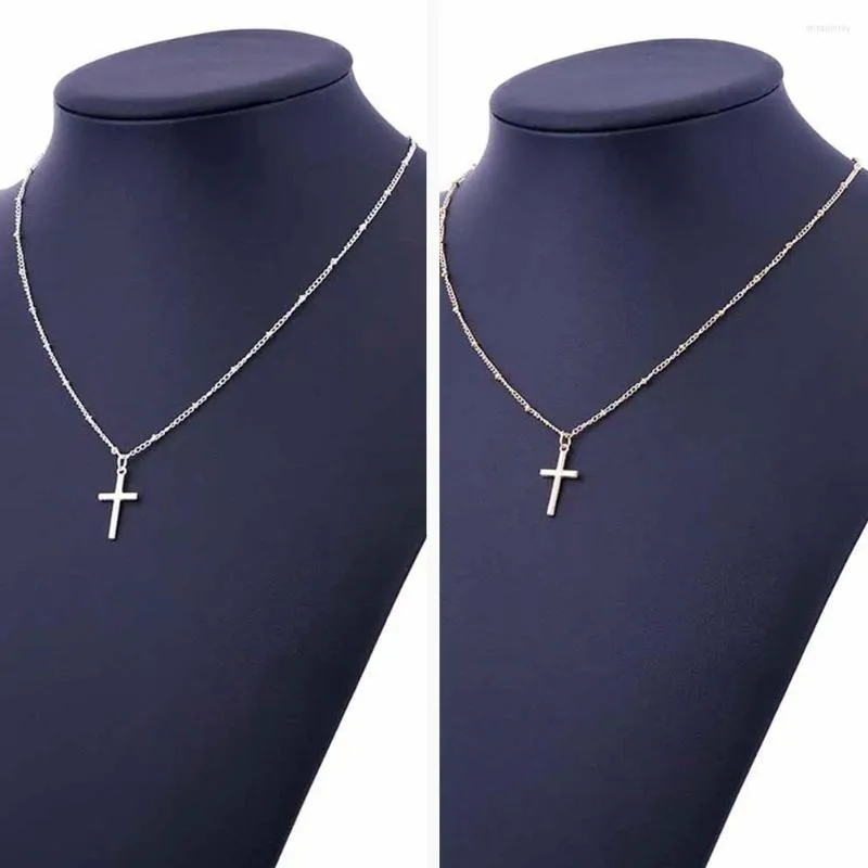 Collana con croce minimalista per donna e uomo alla moda_voghion.com