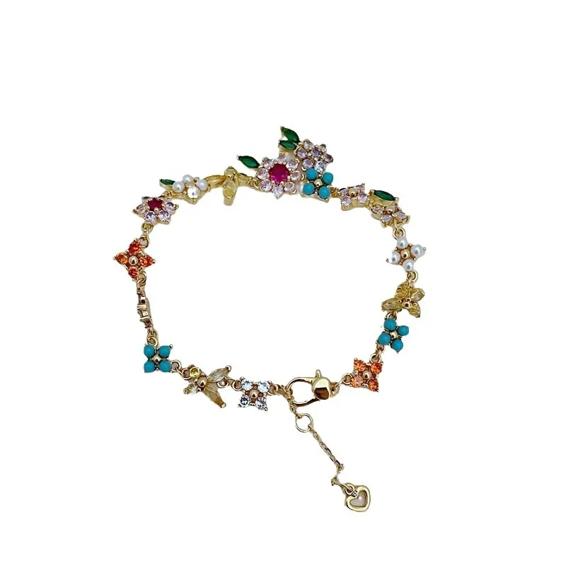 Bracelet à breloques style campagne pour femmes et filles, joli et frais, avec quatre papillons incrustés de zircons colorés_voghion.com