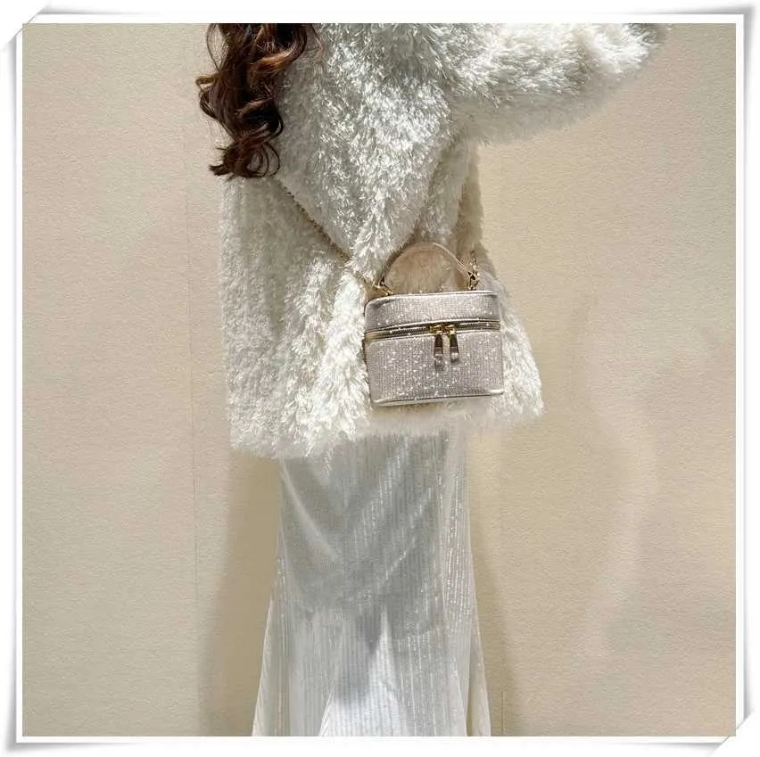 Glänzende Box-Umhängetasche für Frauen, süße Mini-Umhängetasche mit Reißverschluss und Kette, lässige, allgleiche Pendlertasche_voghion.com