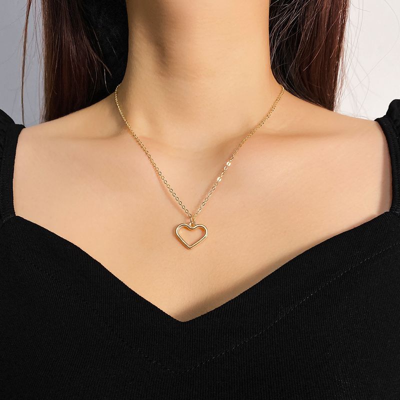 Liebesanhänger Halskette für Frauen hohler Stil hochwertiger Sinn für alle Spielpullover Schlüsselbeinkette Schmuck_voghion.com