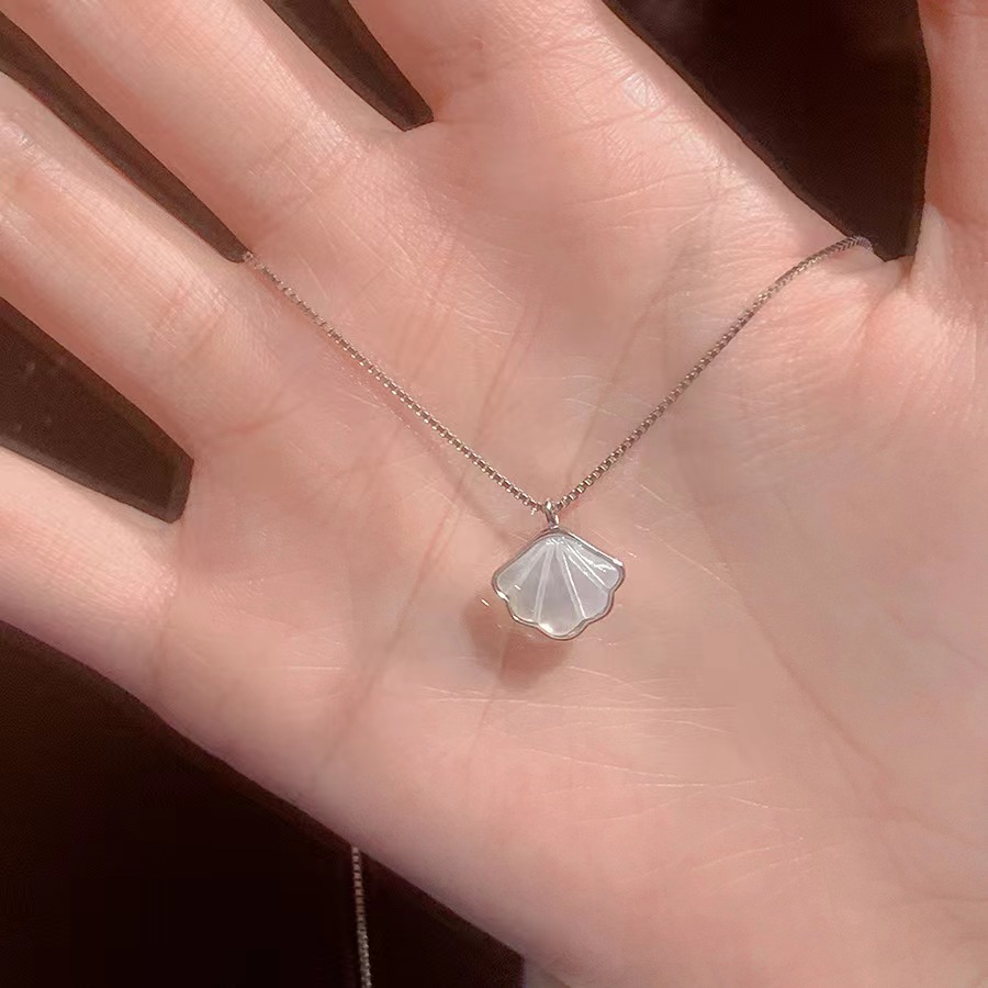 Colar com pingente de concha minimalista para mulher joia elegante_voghion.com