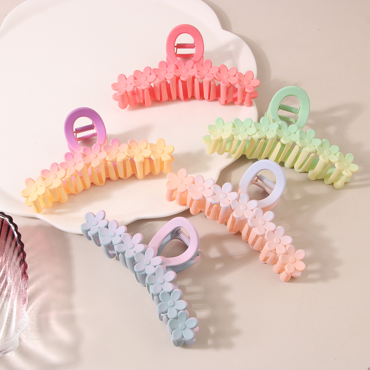 Women's Hair Accessories Frosted Flower Clip Version Of The Gradient Color Sweet Hair Claws Female Back Of The Head Hair Shark Clip Headdress_voghion.com