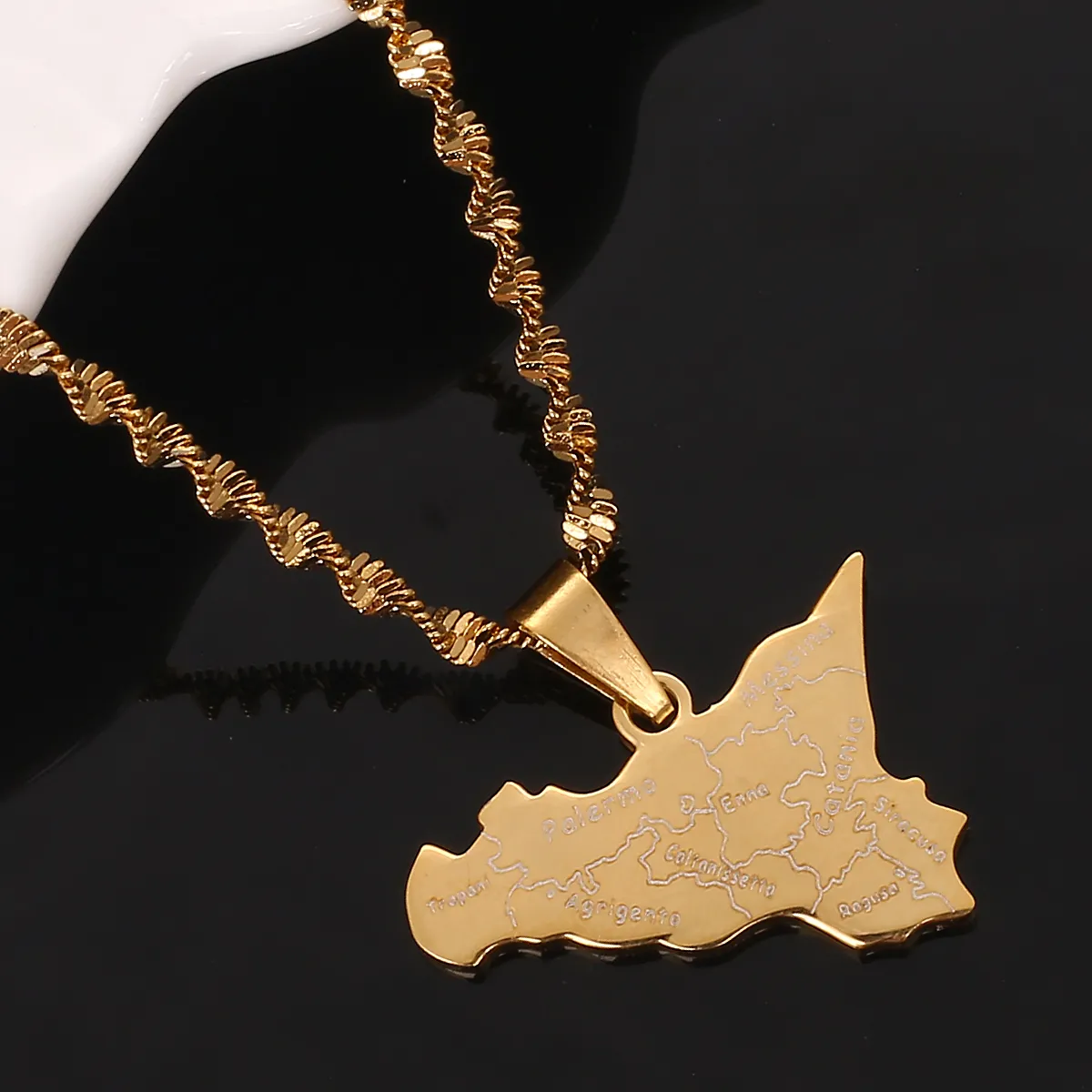 Colliers pendentifs en acier inoxydable Argent Couleur Carte de la Sicile Pendentifs Collier Chaîne Tendance BijouxPendentif Sidn22_voghion.com